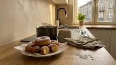 Pączki na kefirze w 15 minut: chrupiące krążki i jeden szczegół, który robi różnicę