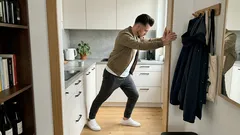 Zaokrąglone plecy u seniorów: prosty plan ćwiczeń na hiperkifozę, bez forsowania